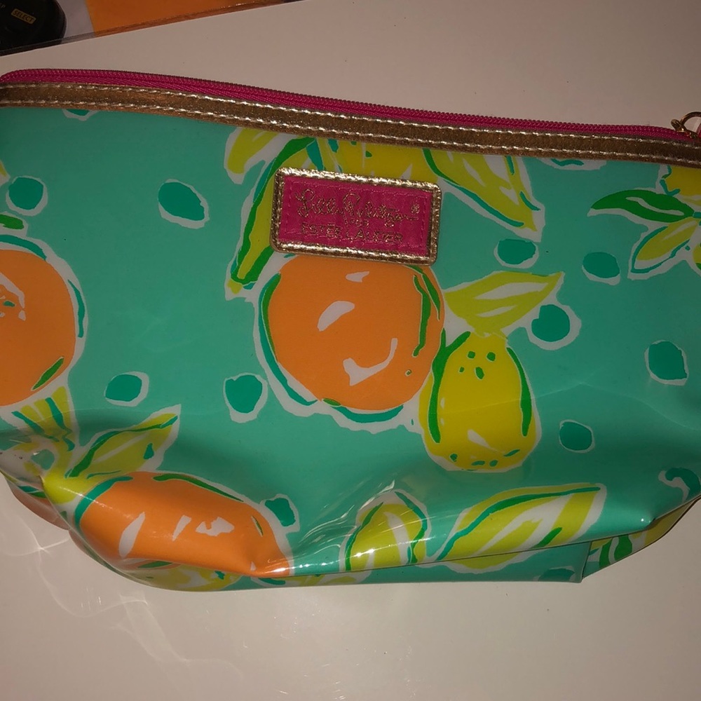 Lily Pulitzer 💰FREE with a bundle purchase of 3+\ under 5 lbs exp 11/23.23